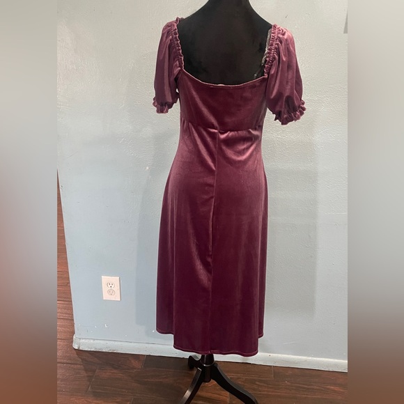 All in Favor Flutter Sleeve
Crushed Velvet Minidress size M - Picture 5 of 8